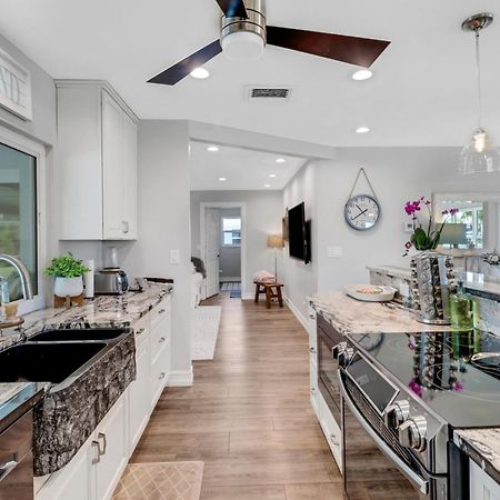 ליבוניה Inviting Lakeview Home L Pool L Close To Beaches מראה חיצוני תמונה