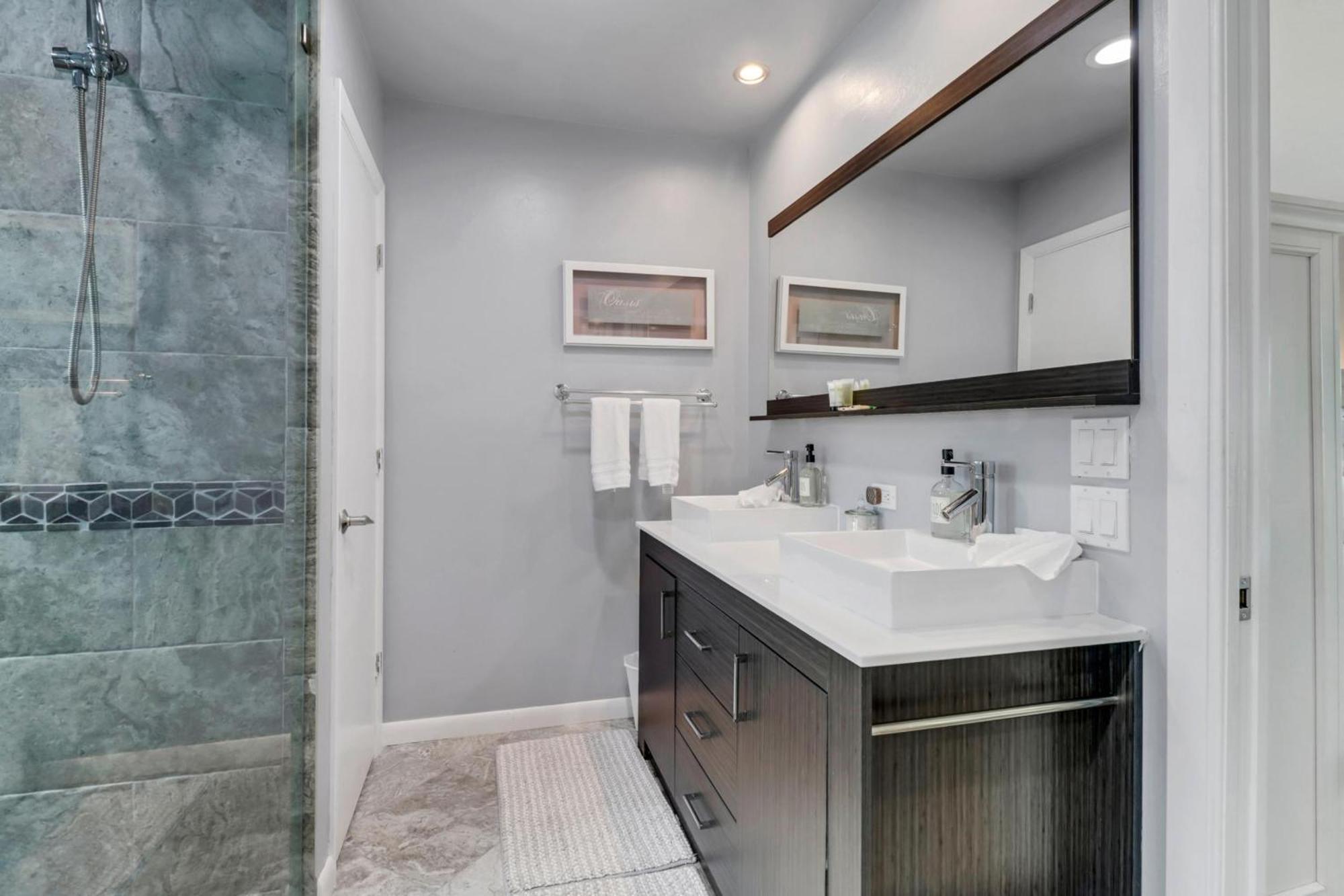 ליבוניה Inviting Lakeview Home L Pool L Close To Beaches מראה חיצוני תמונה