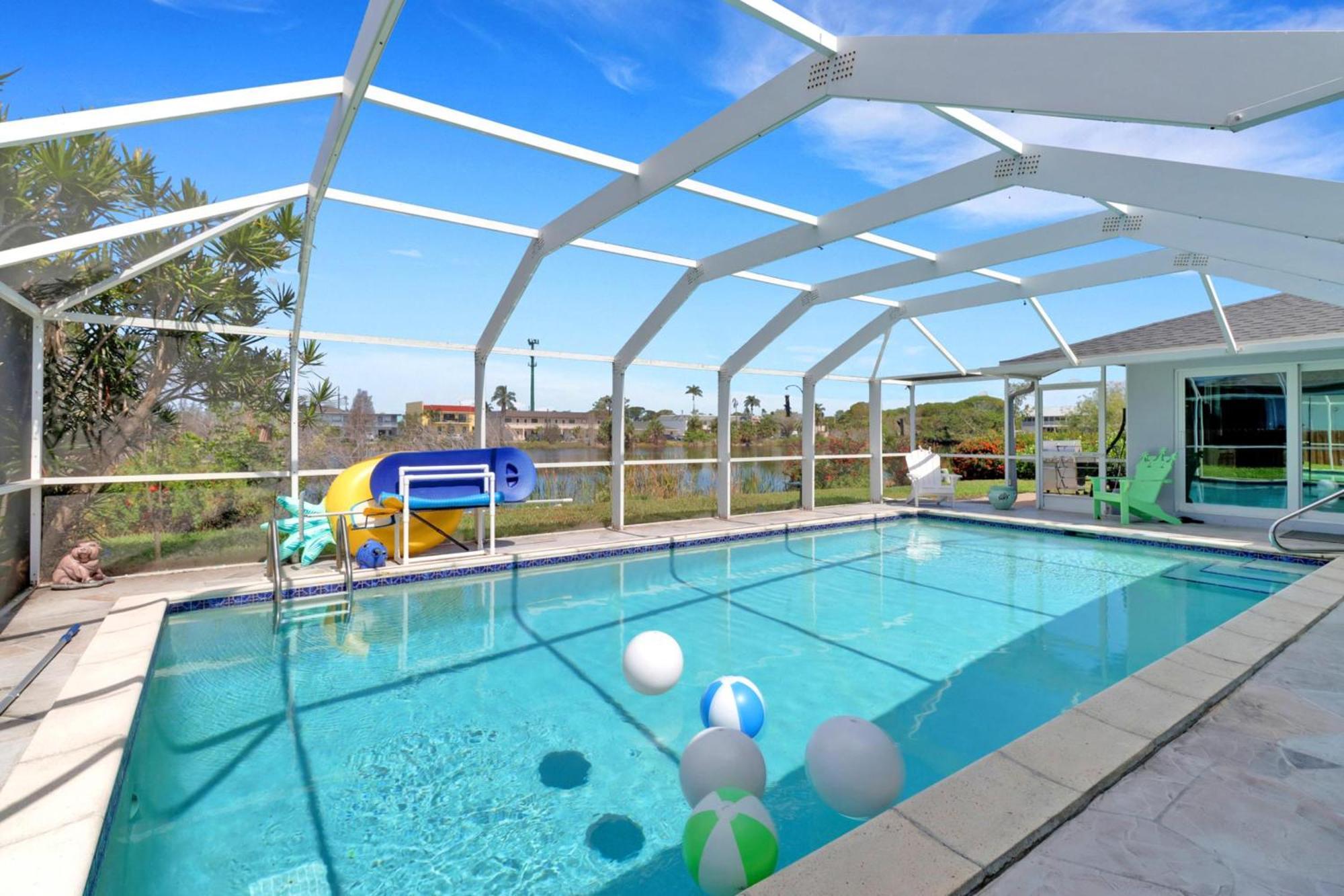 ליבוניה Inviting Lakeview Home L Pool L Close To Beaches מראה חיצוני תמונה