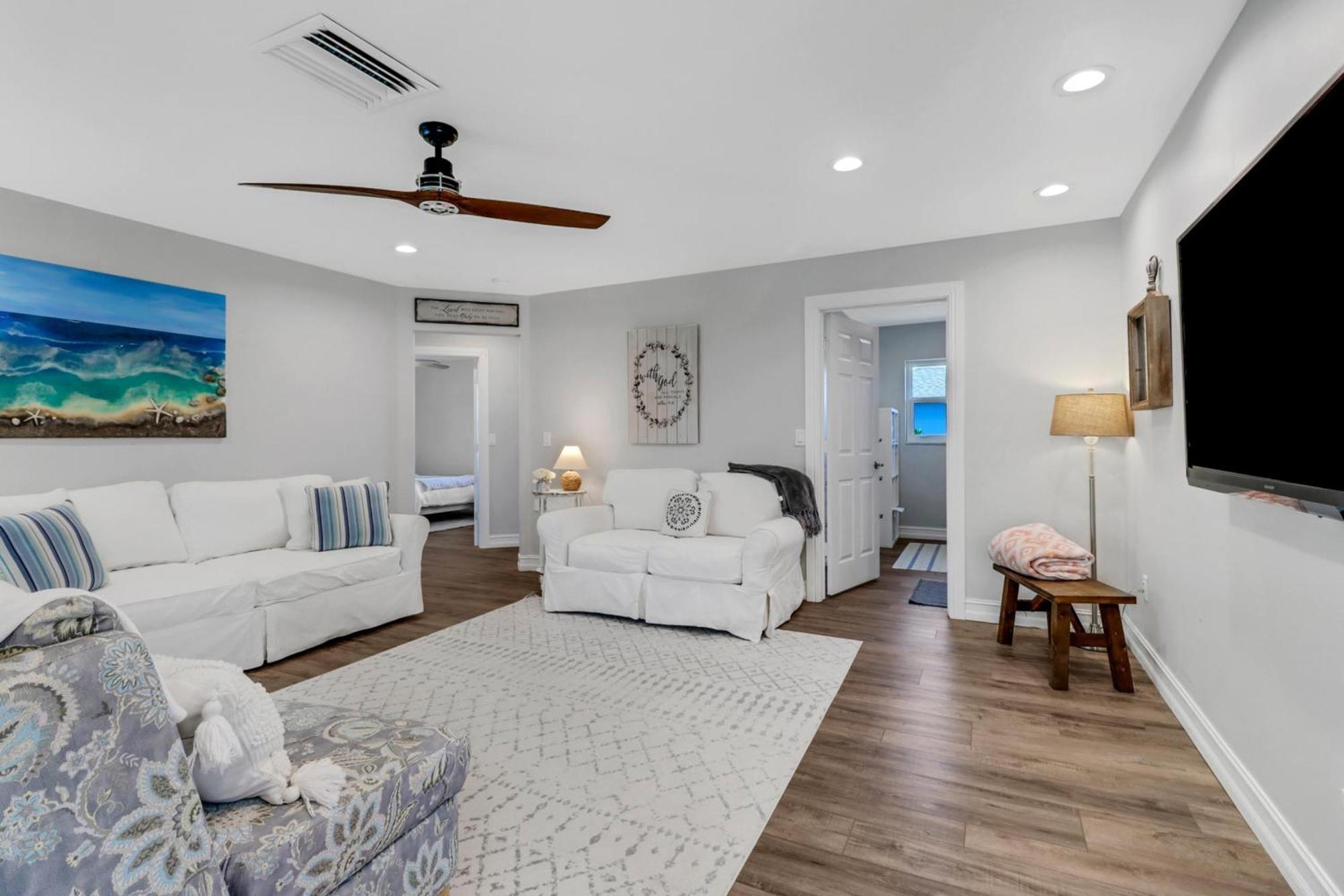ליבוניה Inviting Lakeview Home L Pool L Close To Beaches מראה חיצוני תמונה
