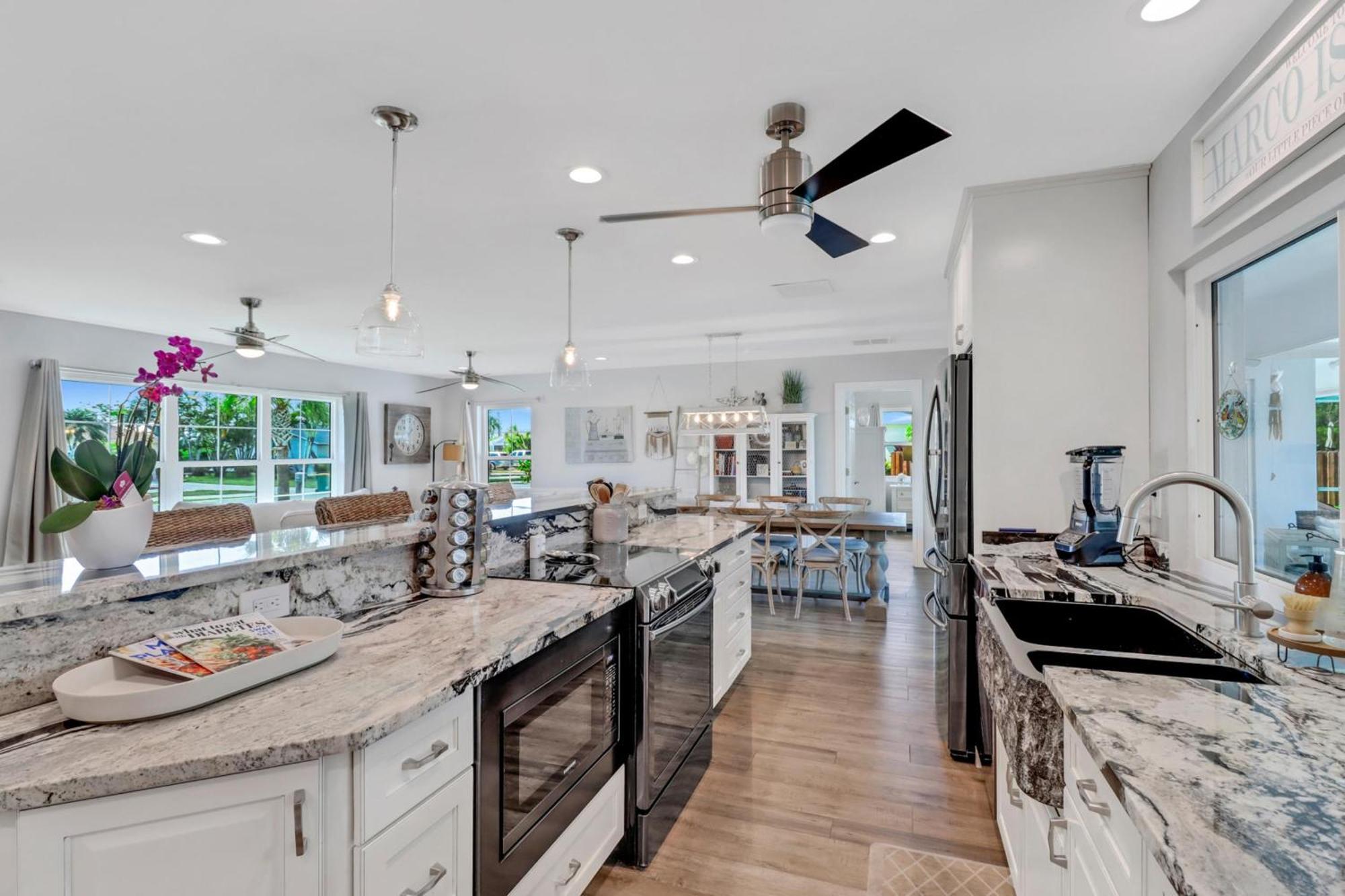 ליבוניה Inviting Lakeview Home L Pool L Close To Beaches מראה חיצוני תמונה