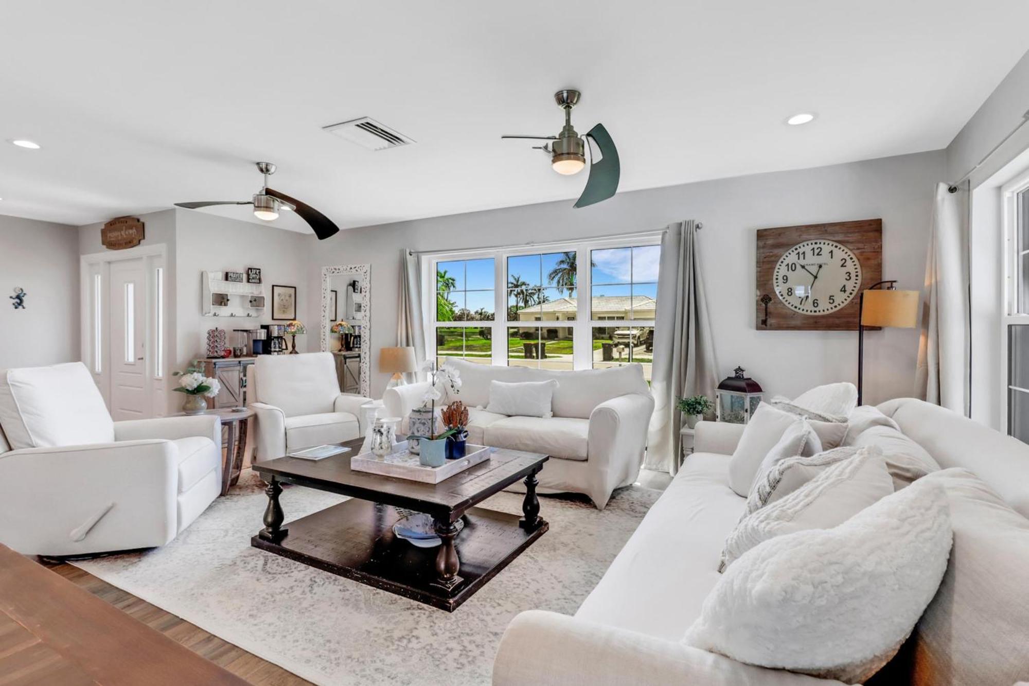ליבוניה Inviting Lakeview Home L Pool L Close To Beaches מראה חיצוני תמונה