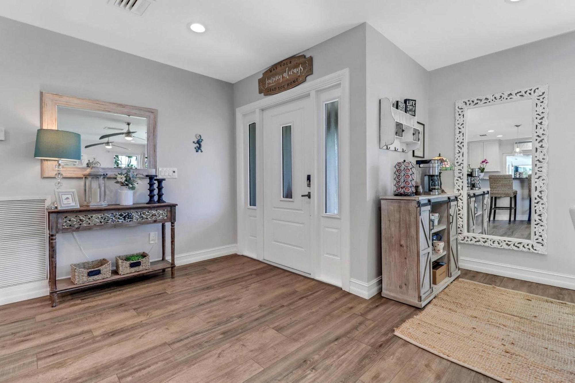 ליבוניה Inviting Lakeview Home L Pool L Close To Beaches מראה חיצוני תמונה