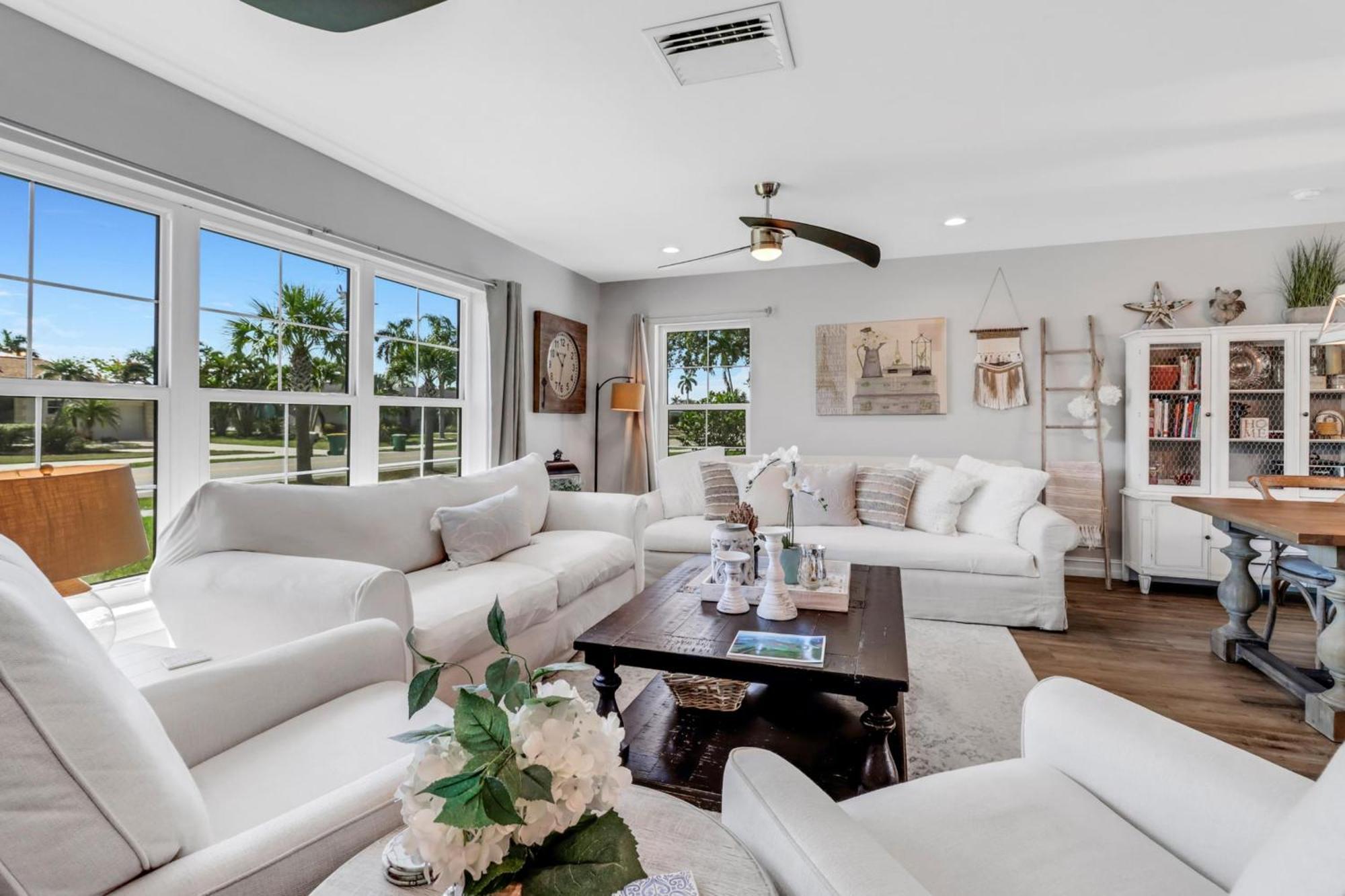 ליבוניה Inviting Lakeview Home L Pool L Close To Beaches מראה חיצוני תמונה